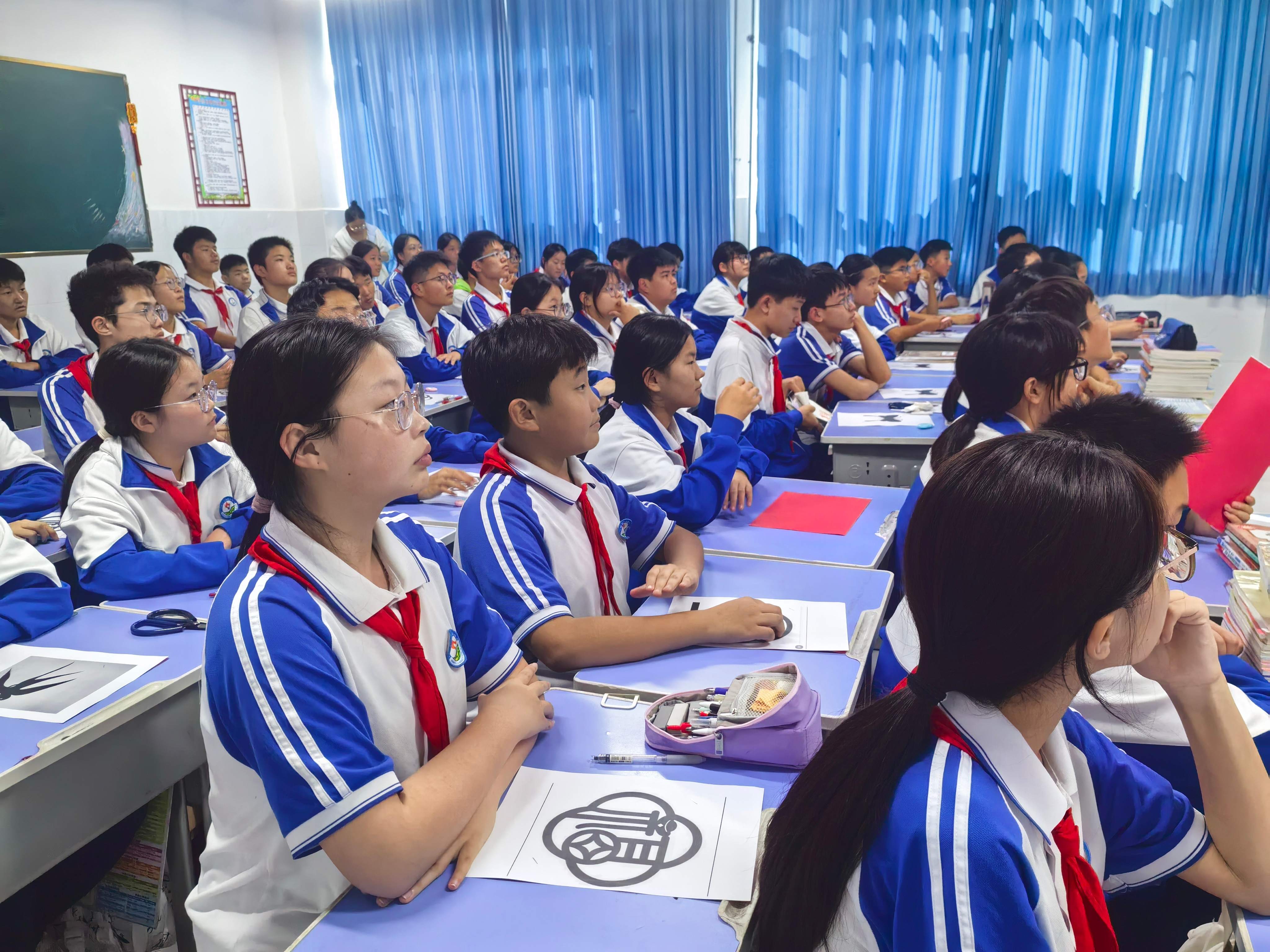 非遗剪纸进校园，文化传承润童心——巨野县博物馆走进万福路中学开展特色课程 主题活动 第2张
