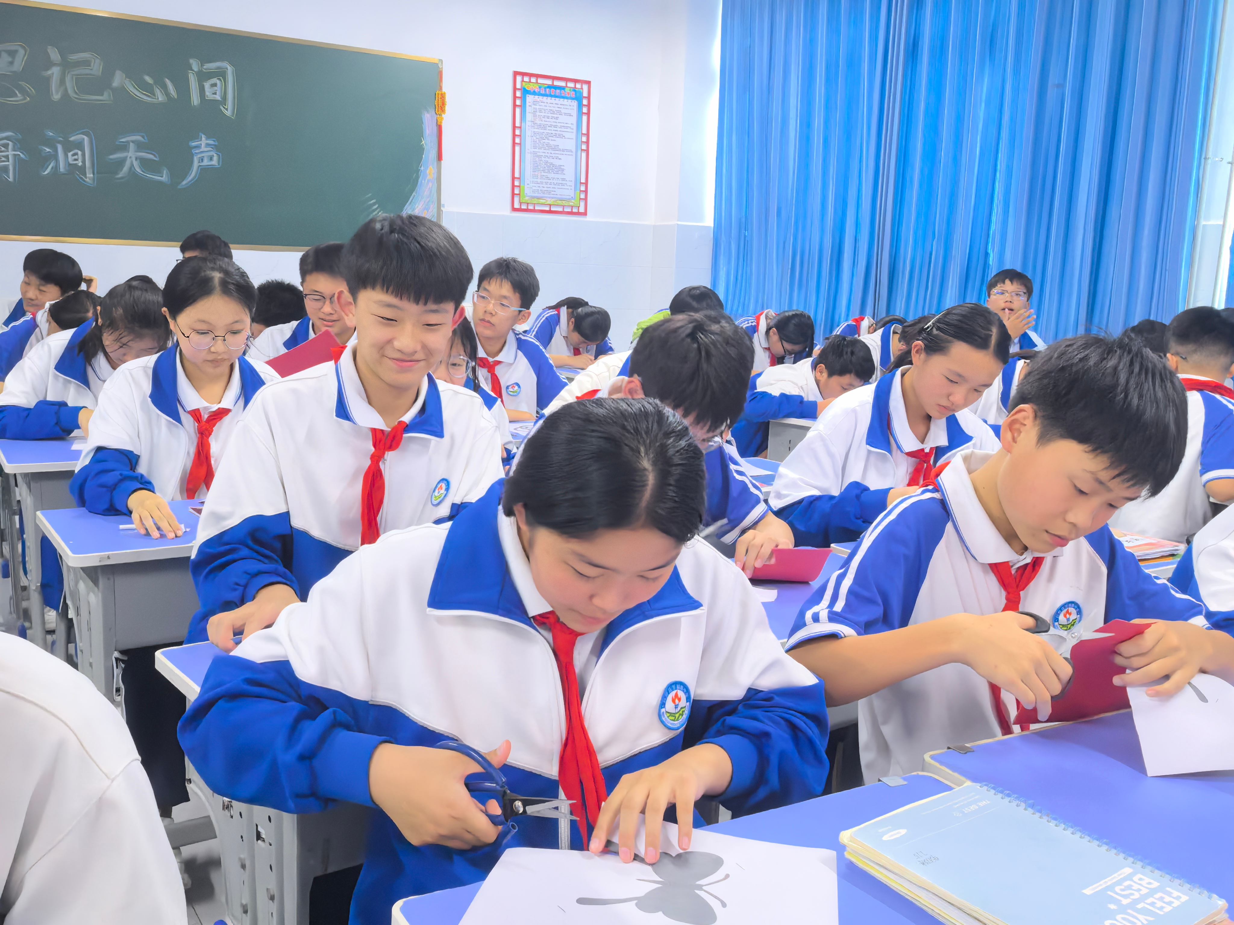 非遗剪纸进校园，文化传承润童心——巨野县博物馆走进万福路中学开展特色课程 主题活动 第3张