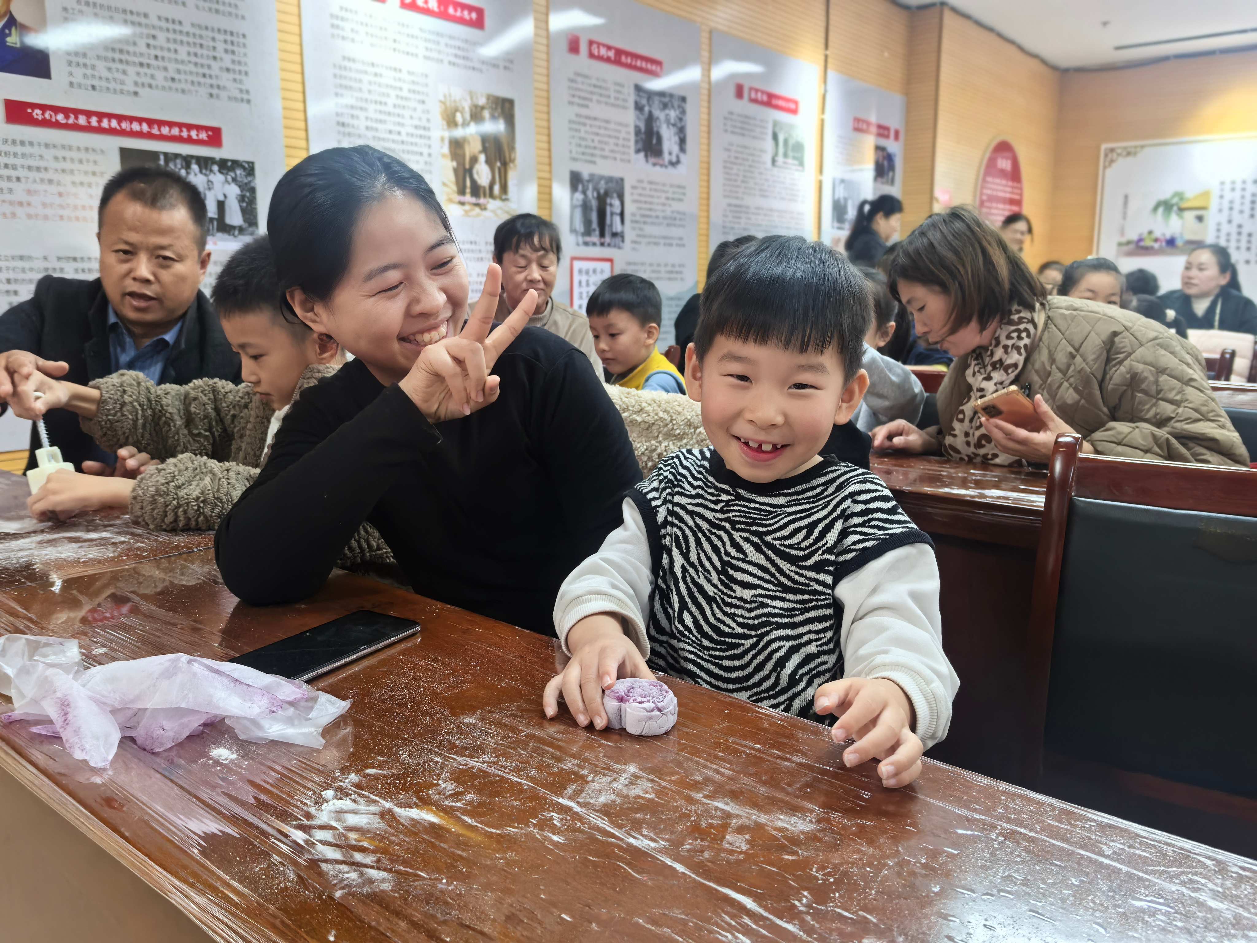 bb231dc0cac4acf0c62e4d9bf70b02f0(1).jpg 【重阳节】“赏菊品茗话重阳 巧手制糕忆传统”主题研学活动 主题活动 第5张 【重阳节】“赏菊品茗话重阳 巧手制糕忆传统”主题研学活动 主题活动 第5张