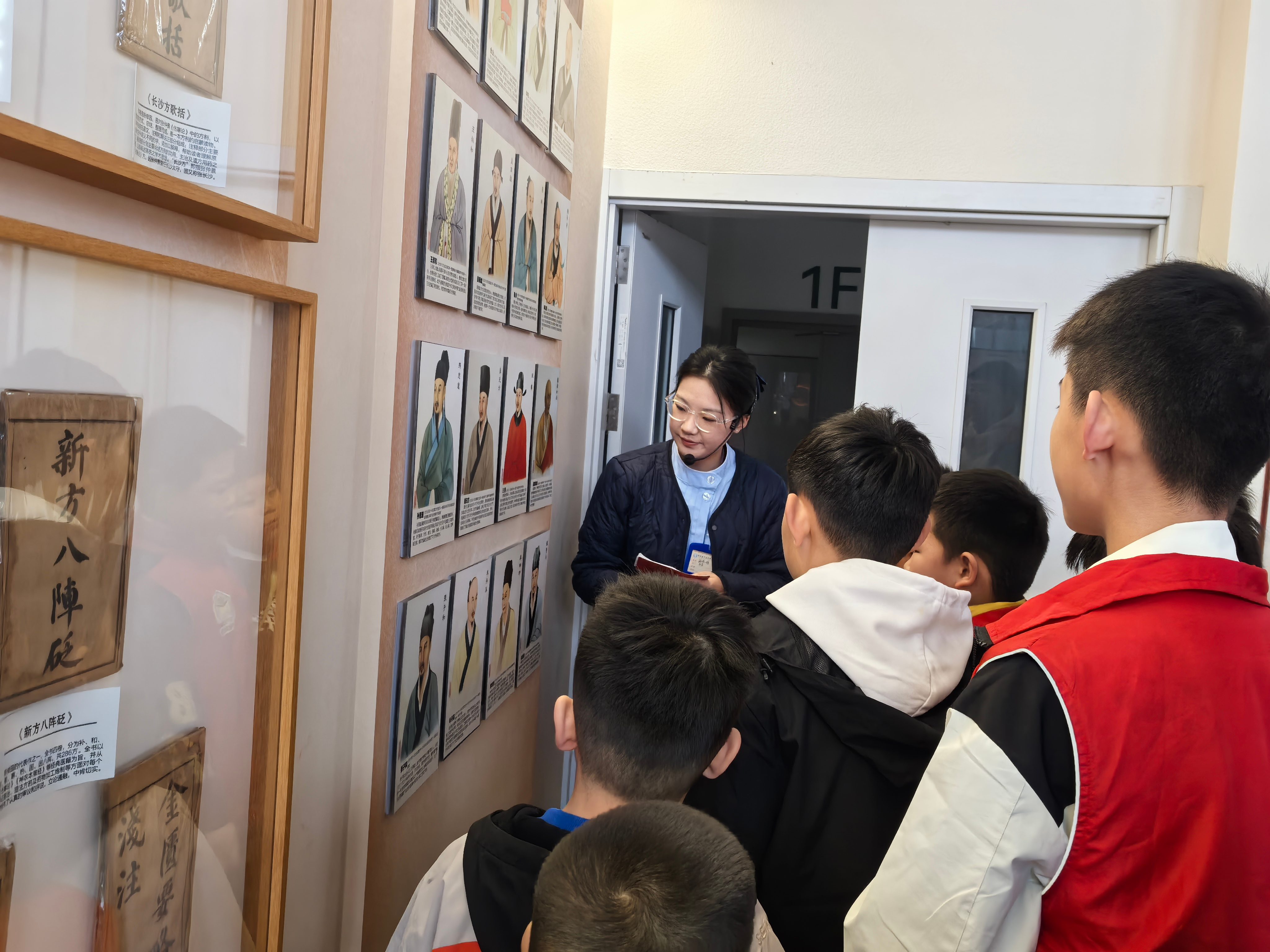 古香承文脉 巧手制香囊——巨野县博物馆走进巨野县中医医院开展特色研学活 主题活动 第2张