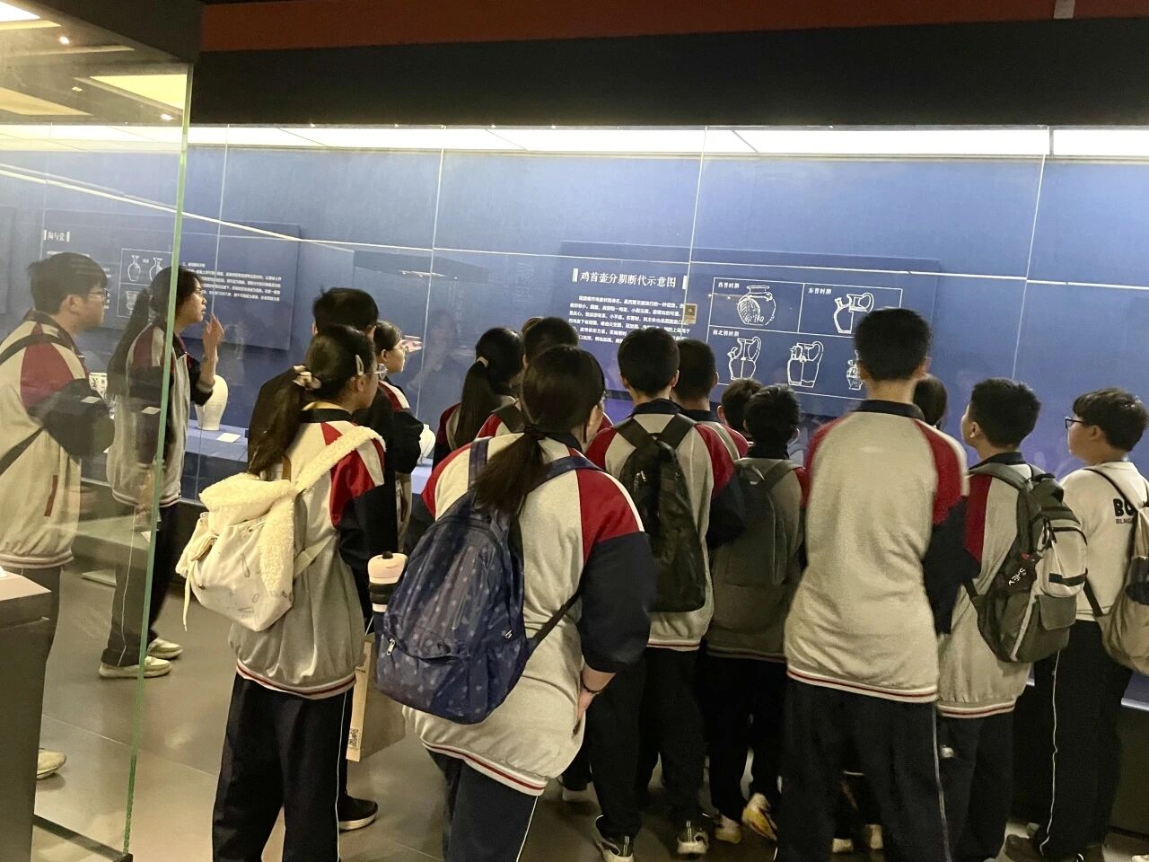 微信图片_2026-07-14_174323_295.jpg 春风话清明・文脉润成长 —— 巨野县第一初级中学走进巨野博物馆开展主题研学 主题活动 第2张 春风话清明・文脉润成长 —— 巨野县第一初级中学走进巨野博物馆开展主题研学 主题活动 第2张
