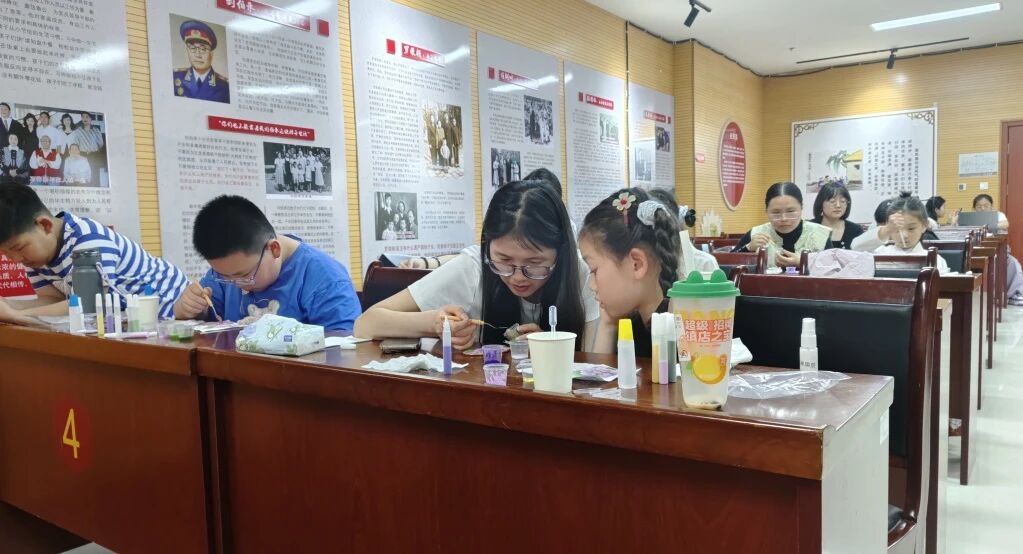 微信图片_2026-07-15_173657_063.jpg 儿童友好 亲子研学|大手牵小手,非遗“掐”出美好时光! 巨博新闻 第2张 儿童友好 亲子研学|大手牵小手,非遗“掐”出美好时光! 巨博新闻 第2张