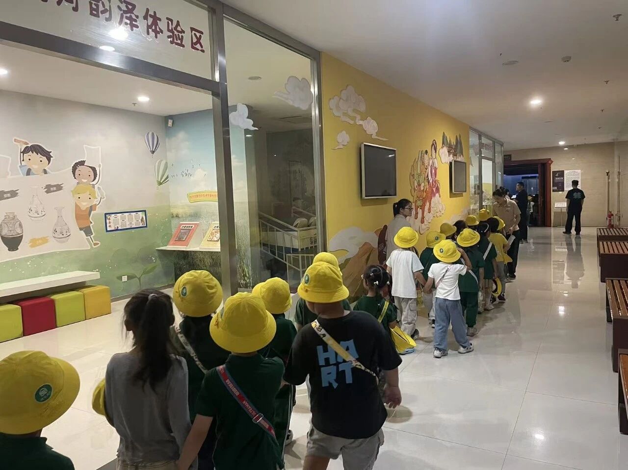 童心迎华诞 文博润童心｜博苑现代城幼儿园走进巨野县博物馆开展国庆主题研学活动 参观报道 第2张