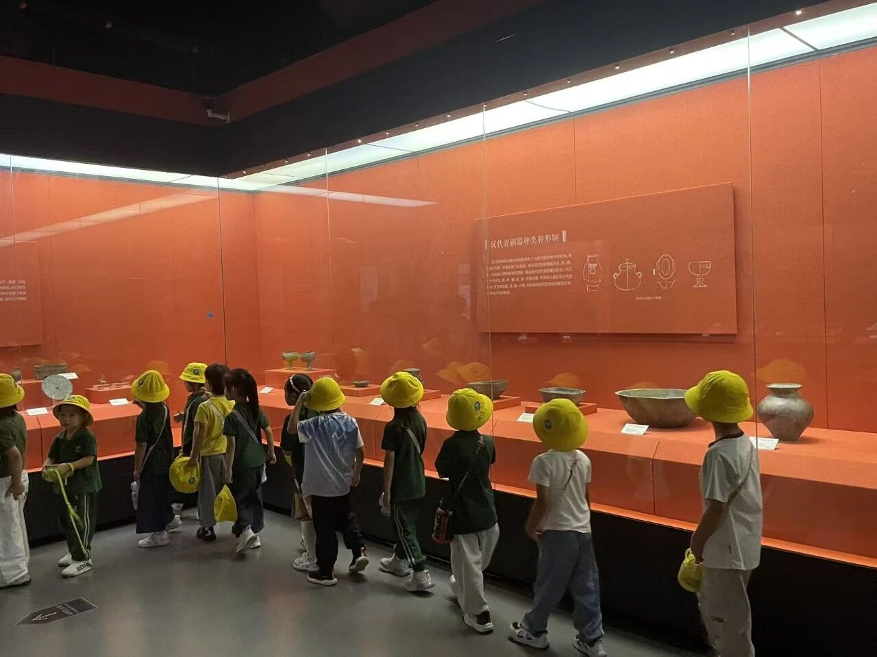 童心迎华诞 文博润童心｜博苑现代城幼儿园走进巨野县博物馆开展国庆主题研学活动 参观报道 第3张