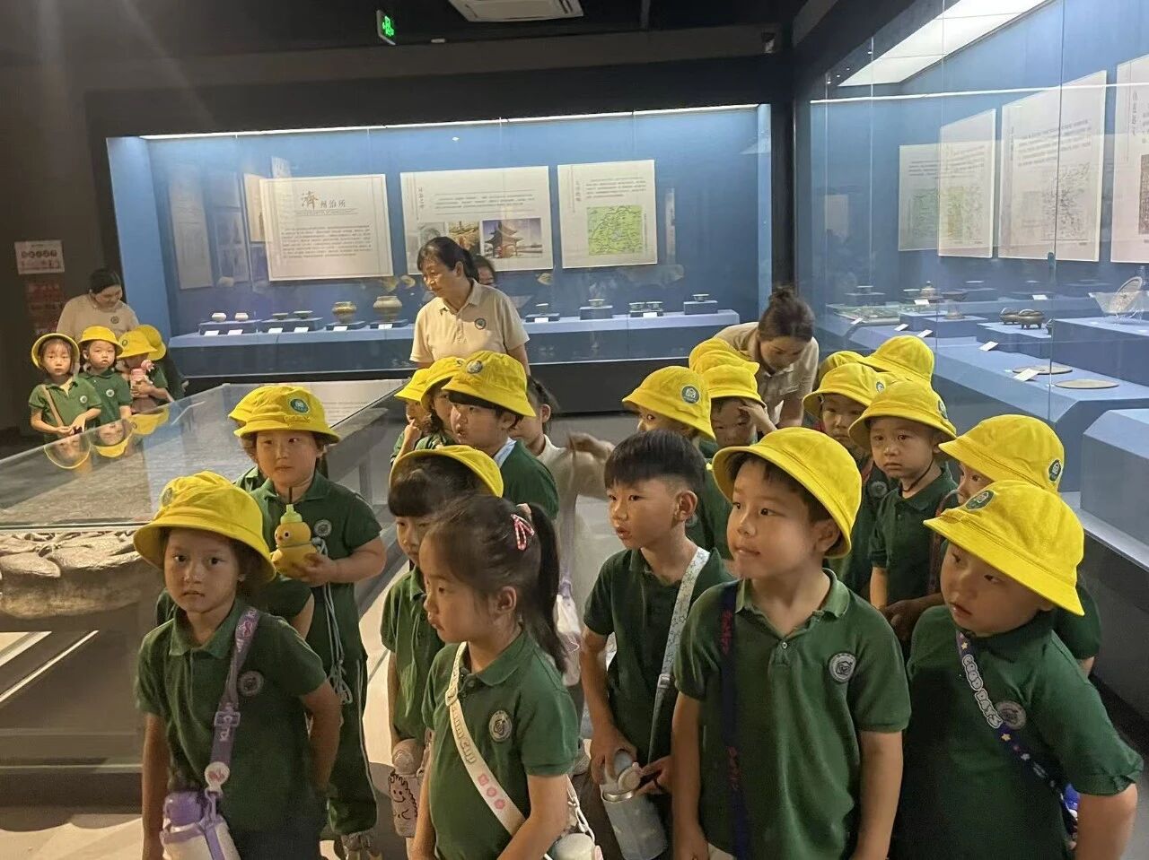 童心迎华诞 文博润童心｜博苑现代城幼儿园走进巨野县博物馆开展国庆主题研学活动 参观报道 第4张