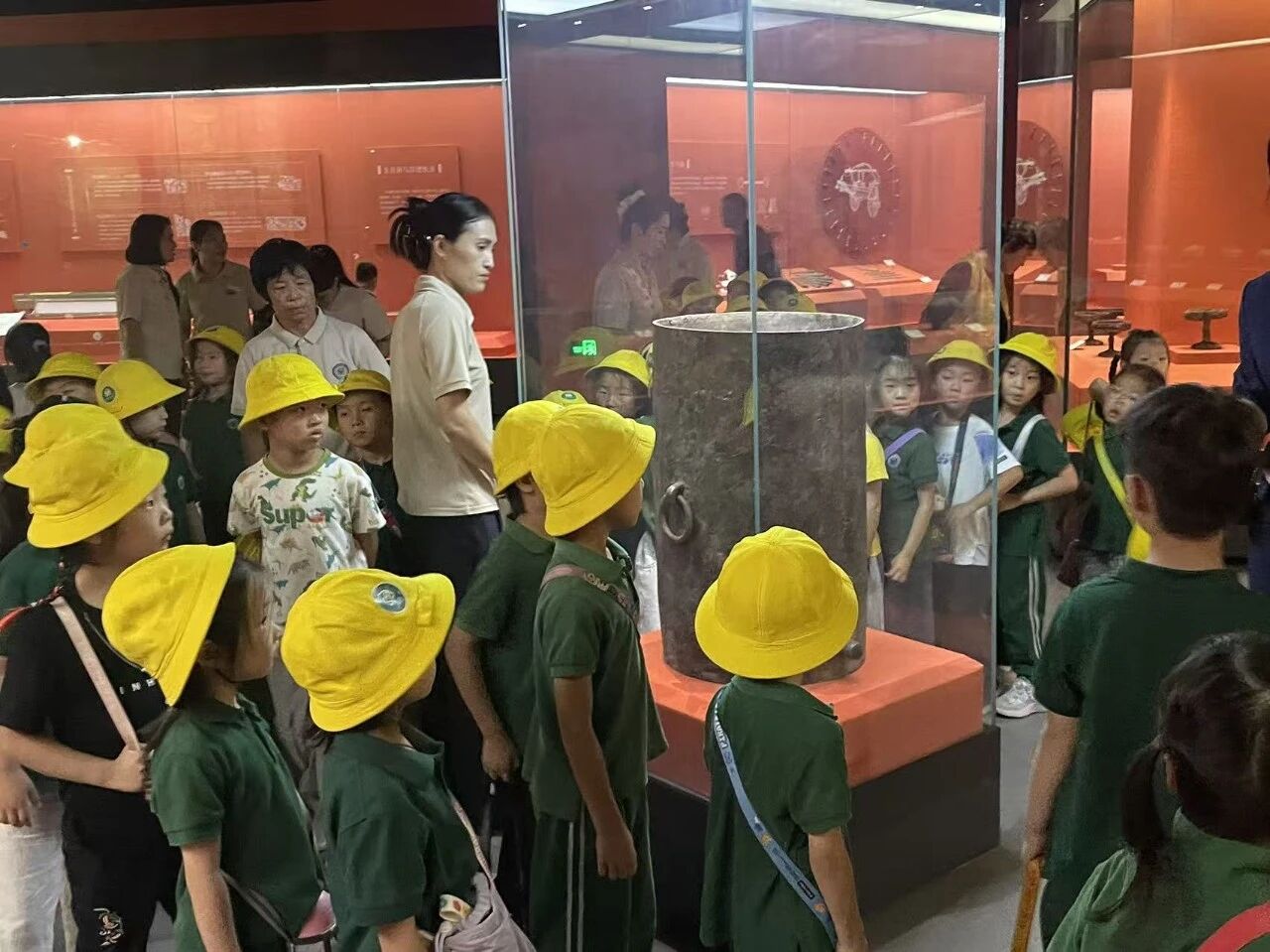 童心迎华诞 文博润童心｜博苑现代城幼儿园走进巨野县博物馆开展国庆主题研学活动 参观报道 第6张